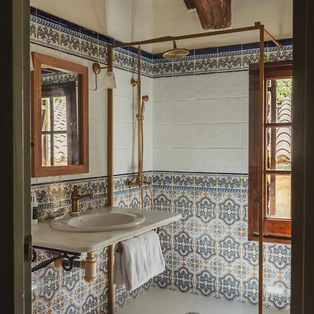 Off Grid Girona Hotel Beuda