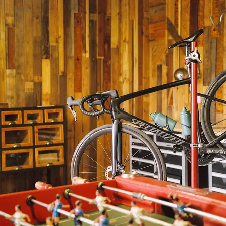 Off Grid Girona Hotel *