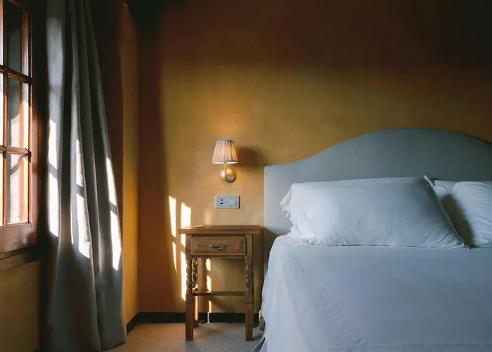 Off Grid Girona Hotel Beuda