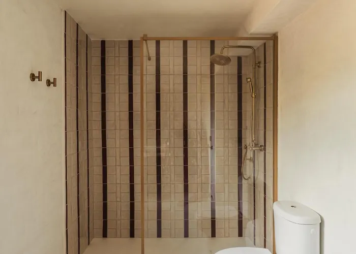 Hotel Off Grid Girona *